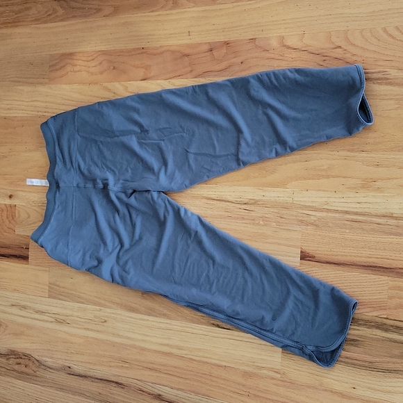 LULULEMON  ATHLETIC  WORK OUT PANTS - Picture 2 of 9